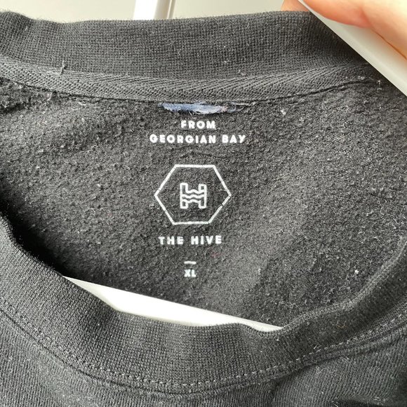 Apres Ski Black Crew Neck - Picture 3 of 3